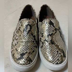 Steve Madden snake skin shoes
